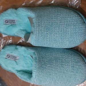 Cozee Corner  House Slippers Large Brand New